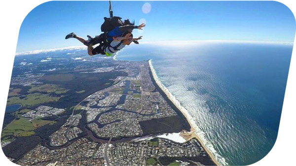 tandem skydiving instructor and passenger skydiving over the sunshine coast in caloundra